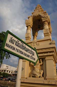 estacion de tren en Nakhon Pathom